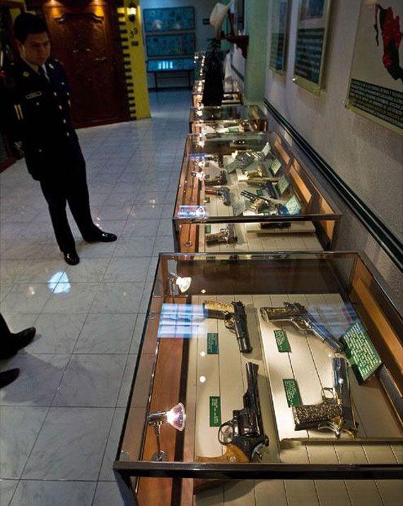 محتويات قصر لورد المخدرات في كولومبيا بعد القبض عليه Attachment