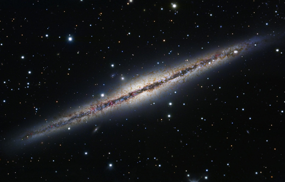 Click image for larger version

Name:	20120526100848_ngc891-subaru-hst937.jpg
Views:	1
Size:	108.2 KB
ID:	1306965
