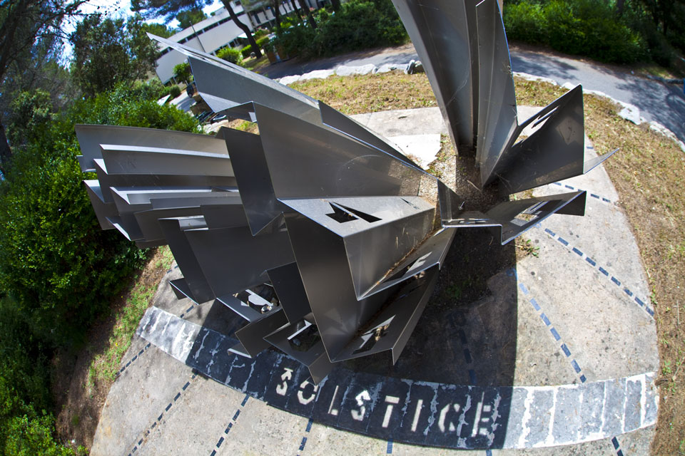 Click image for larger version

Name:	20120626100758_solsticedial_mari_960.jpg
Views:	1
Size:	185.6 KB
ID:	1307812